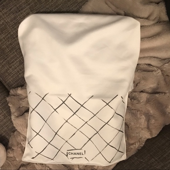 SOLD 💕 Chanel “Limited Edition” Enamel Grey - Picture 9 of 13